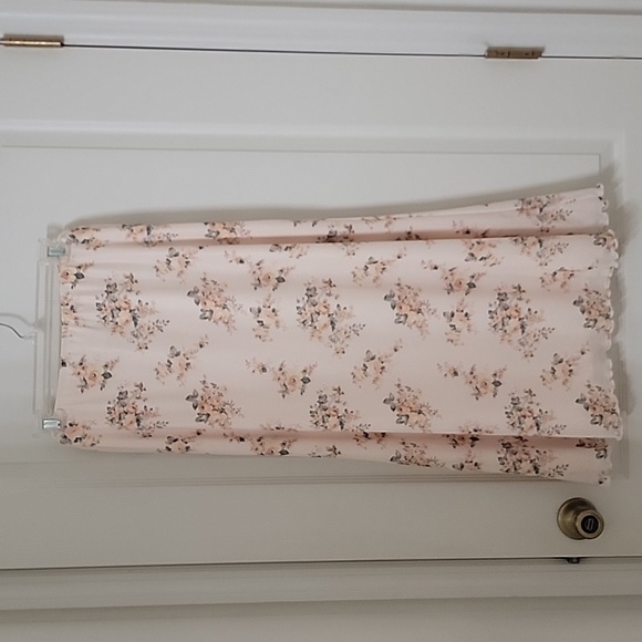 SHEIN Size XL Peachy Cream with Floral Pattern Mesh Overlay Midi Skirt, EUC - Picture 4 of 12